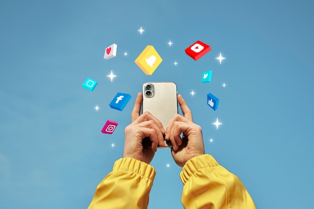 Free photo social media concept with smartphone