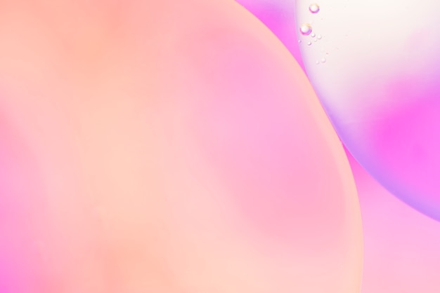 泡と柔らかいピンクの抽象的な背景