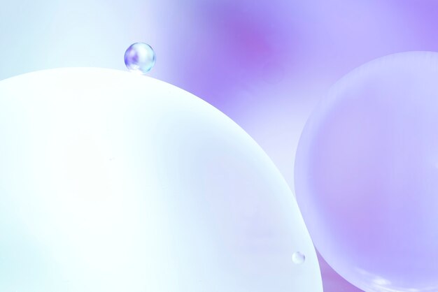 Мягкий фиолетовый и синий абстрактный фон с пузырьками