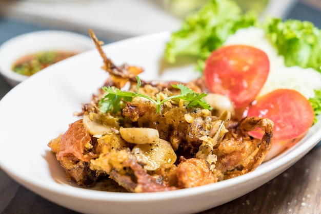 Free photo soft shell crab with chilli salt