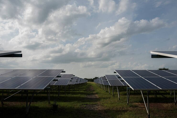 Free Photo solar cell farm in power station for alternative energy from the sun 