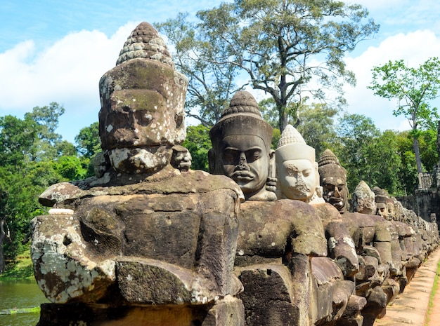 Free photo soldiers carved on rocks