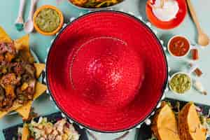 Foto gratuita sombrero tra cibo messicano