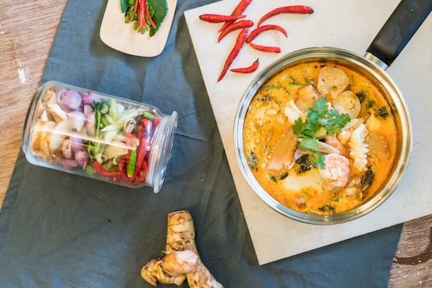 Free photo sour seafood soup or tom yum seafood