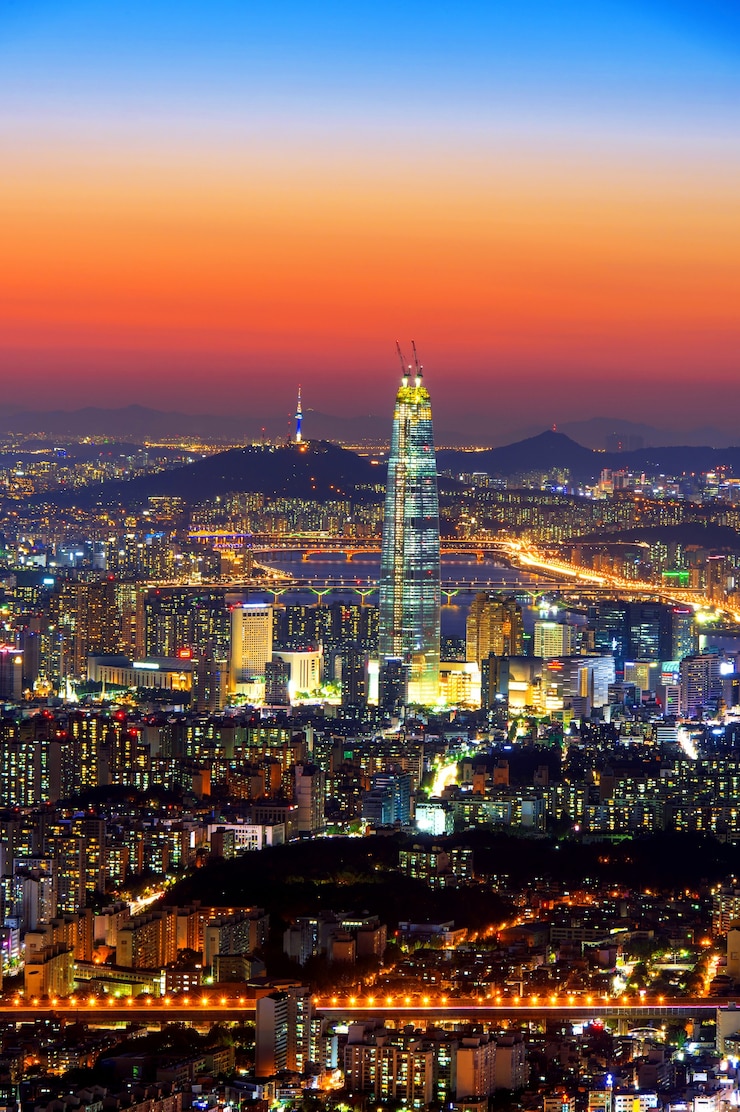 無料Photo ソウルの韓国のスカイライン、南漢山城北門のロッテワールドモールで韓国の最高の景色