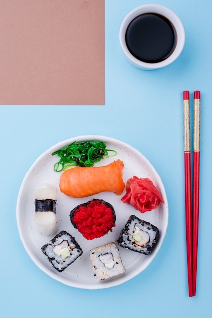 Free photo soya souce for fresh sushi