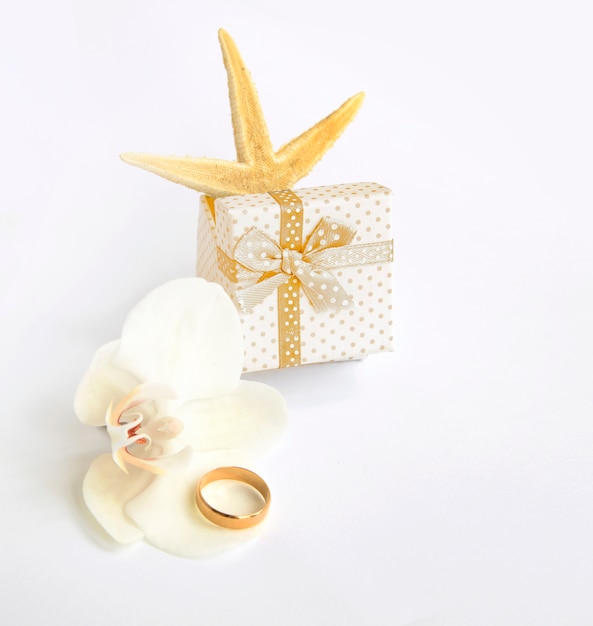 Foto gratuita accessori spa con orchidea.