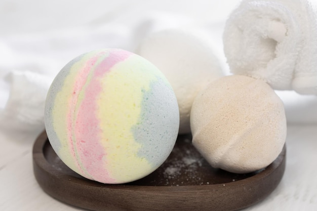 Free photo spa composition with bath bombs and towels closeup