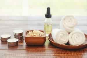 Free photo spa setting with natural olive oil and sea salt.