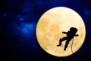 무료 사진 보름달에 우주인 실루엣