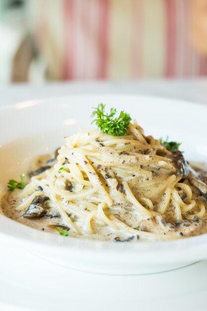 Spaghetti cream sauce with truffle mushroom