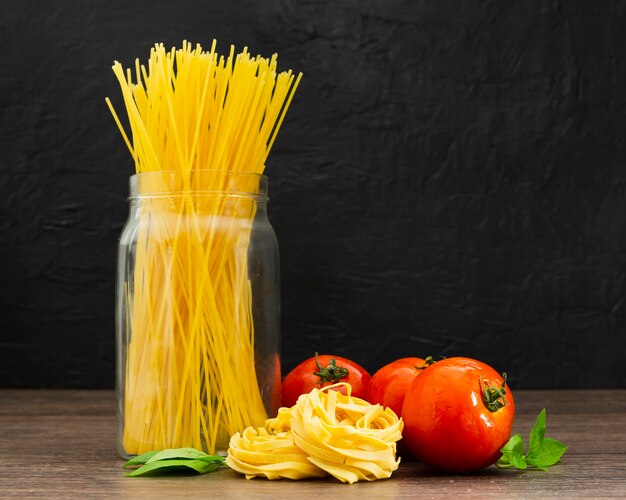 Спагетти в банке с помидорами