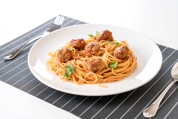 Free photo spaghetti and meatballs