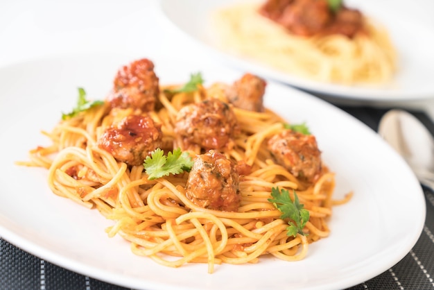 Free photo spaghetti and meatballs