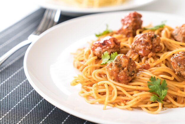 Delicious Spaghetti and Meatballs: A Mouthwatering Free Stock Photo