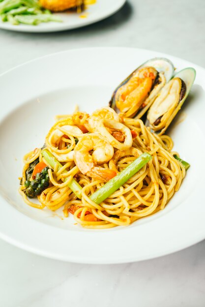 Спагетти и макароны острые морепродукты