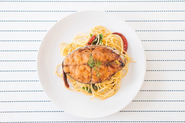 spaghetti with grilled mackerel