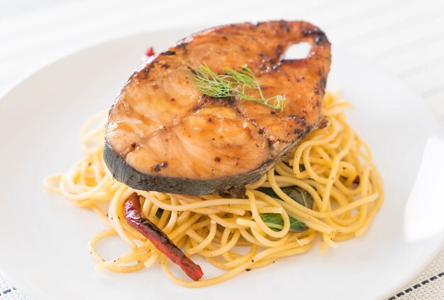 spaghetti with grilled mackerel