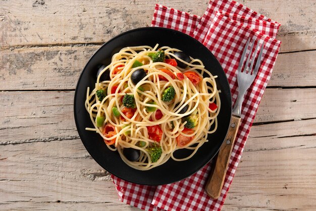 Spaghetti with vegetablesbroccolitomatoespeppers