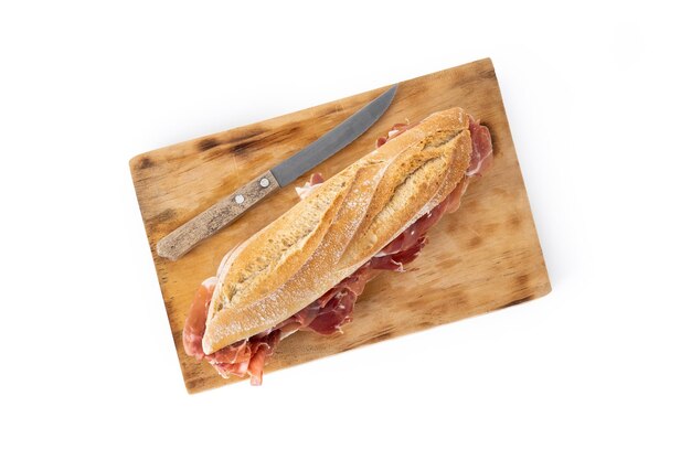 白い背景に分離されたスペインのセラーノ ハム サンドイッチ xA