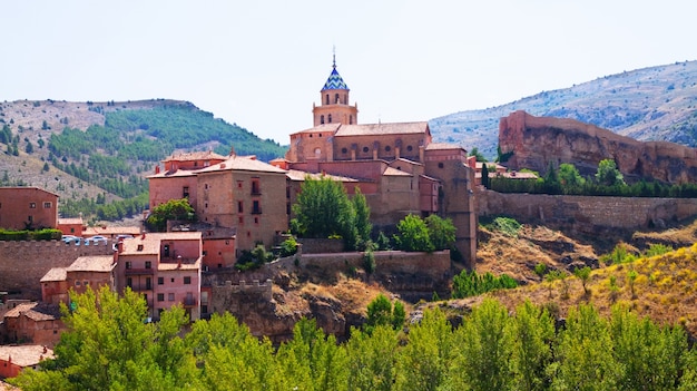 Free photo spanish town in summer. albarracin