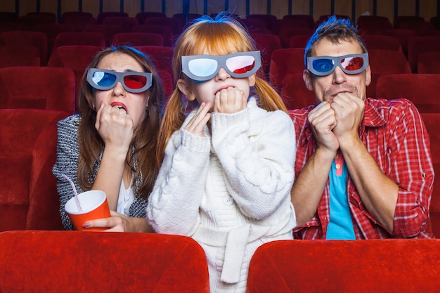 Free photo the spectators in the cinema