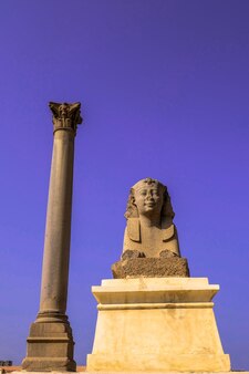Сфинкс и помпейский столб в александрии, египет