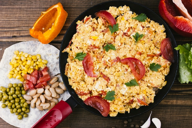 Free photo spicy mexican scrambled eggs top view