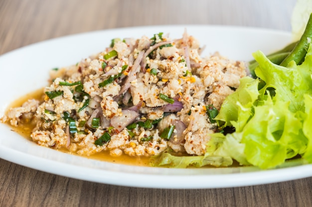 Spicy minced chicken salad