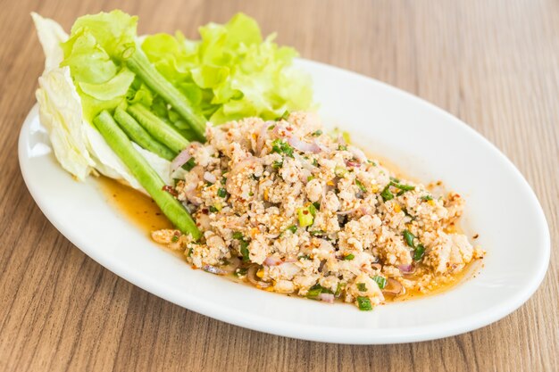 Spicy minced chicken salad