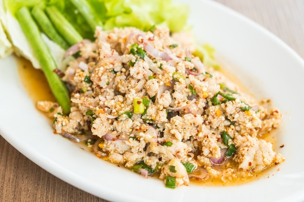 Spicy minced chicken salad