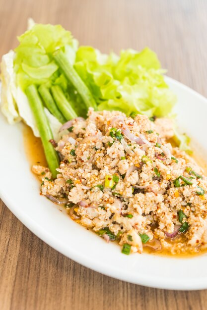 Spicy minced chicken salad