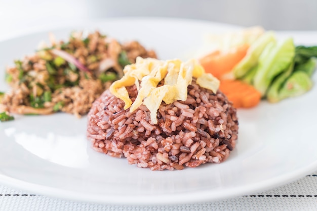 Spicy minced pork salad with berry rice