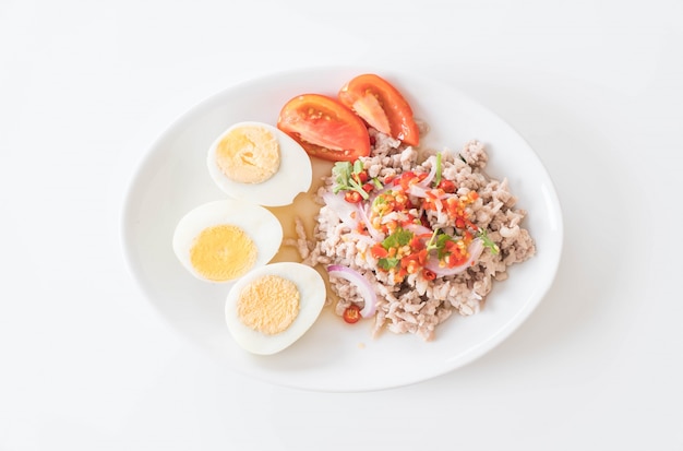 Spicy minced pork salad with egg