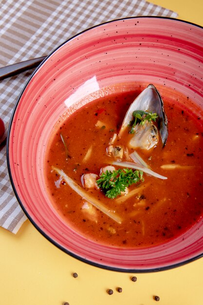 Spicy soup with oysters inside