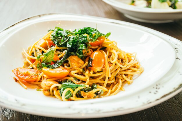Пряные спагетти и макароны с лососем