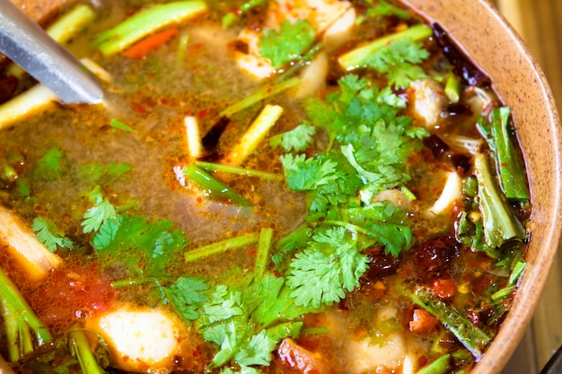 Foto gratuita piccante tom yum zuppa con gamberi