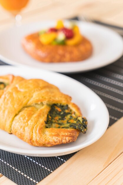 spinach croissant