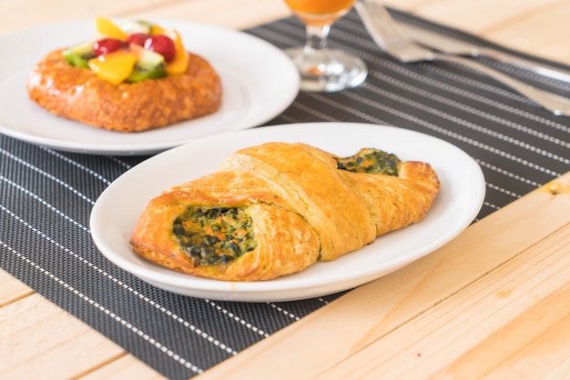 spinach croissant