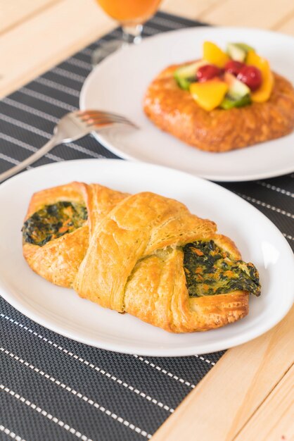 spinach croissant