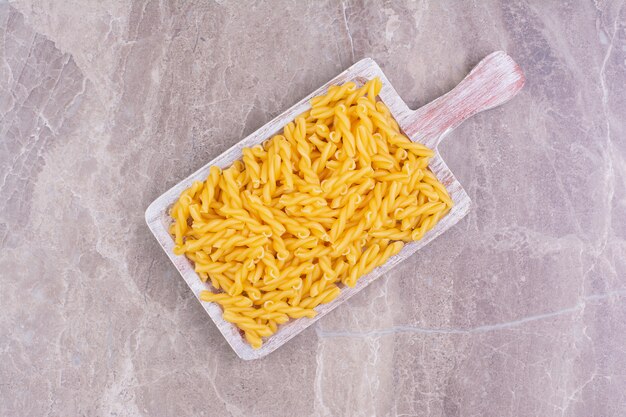 Spiral shape pastas on a blue rustic platter