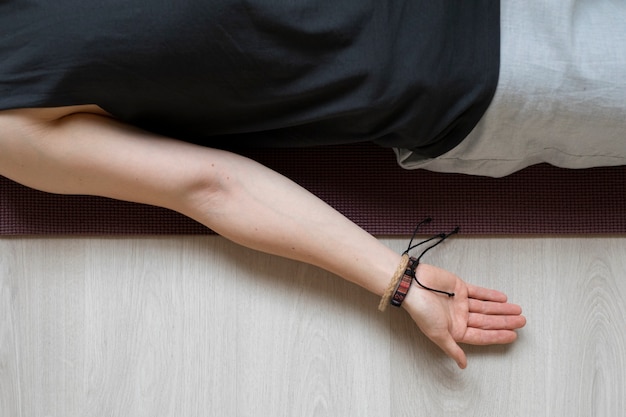 Free photo spiritual young man practicing yoga indoors