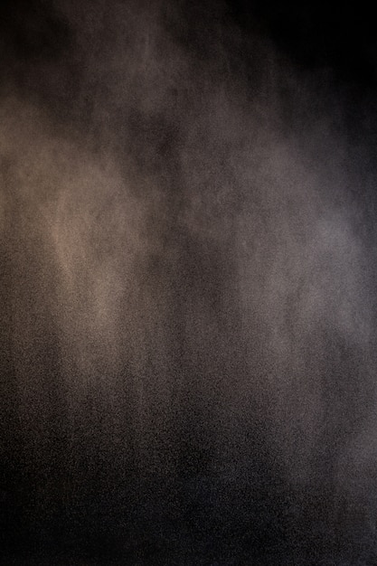 Бесплатное фото Разбрызгивание порошка пыли