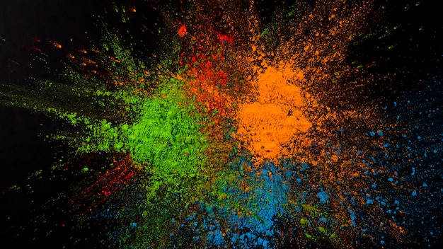 Бесплатное фото splatted зеленый, синий и оранжевый цвет на черном фоне