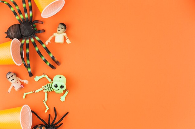 Foto gratuita decorazioni spettrali di halloween