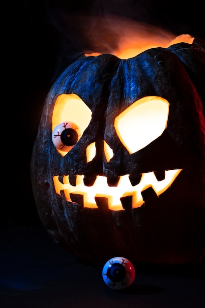 Free photo spooky halloween pumpkin carving