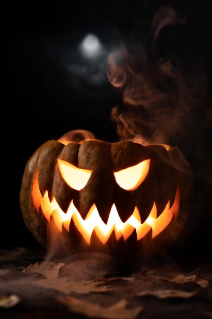 Жуткое хэллоуинское тыквенное светящееся лицо