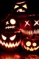 Free photo spooky halloween pumpkin glowing faces