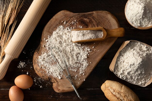 Spoon for ingredients full of flour