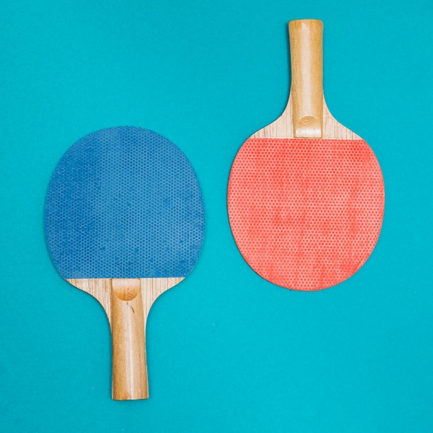 Бесплатное фото Спортивный комплект для игры в настольный теннис
